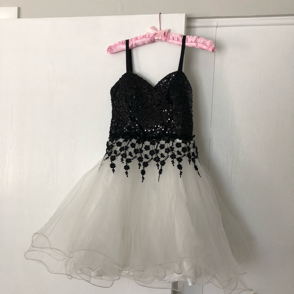 Beautiful homecoming/ special occasion dress / top Christmas dress - Picture 2 of 16